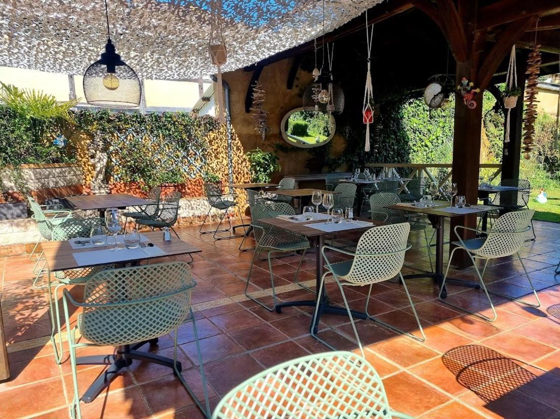 Hotel Restaurant Du Commerce Estang Exteriör bild