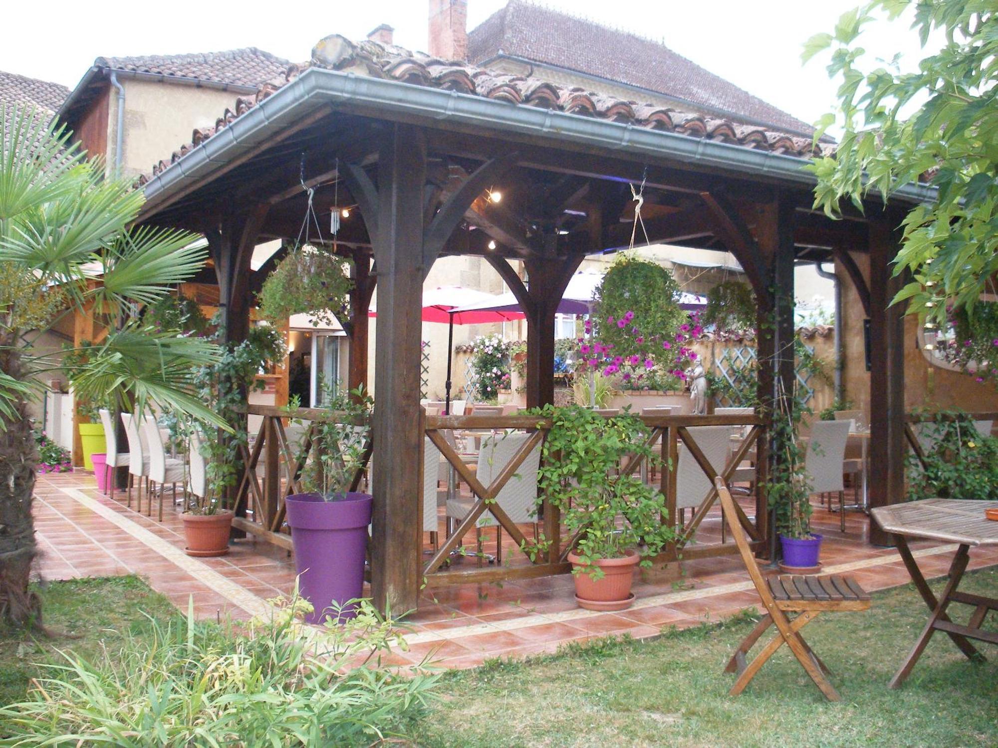 Hotel Restaurant Du Commerce Estang Exteriör bild