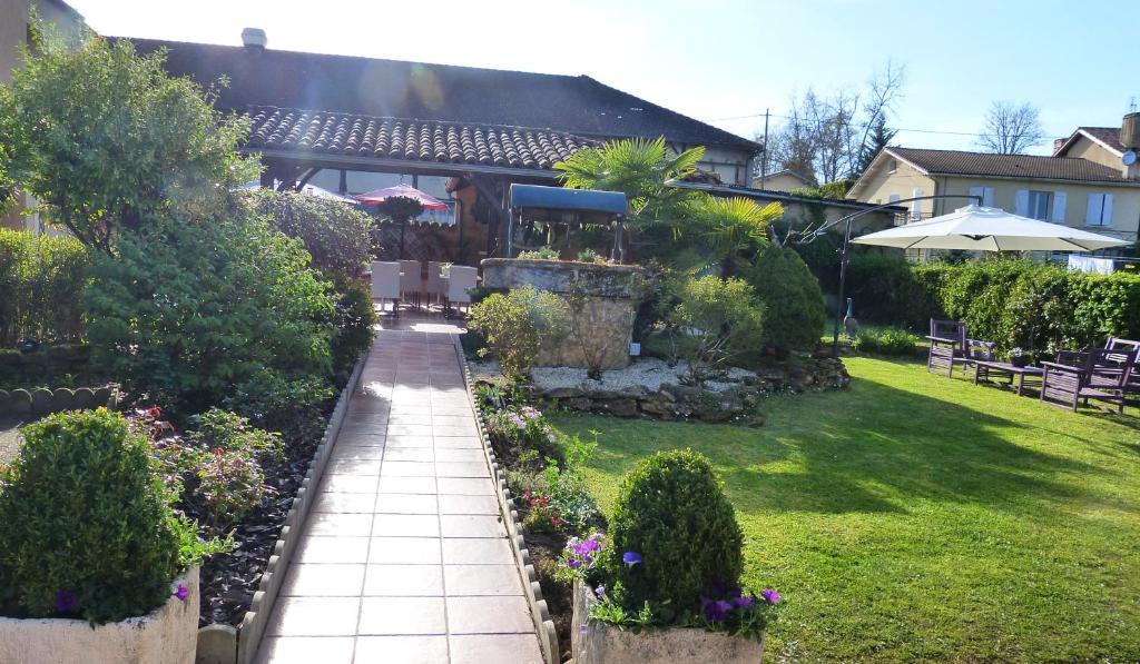 Hotel Restaurant Du Commerce Estang Exteriör bild