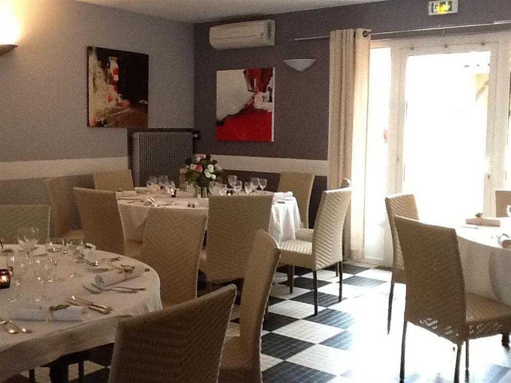 Hotel Restaurant Du Commerce Estang Exteriör bild