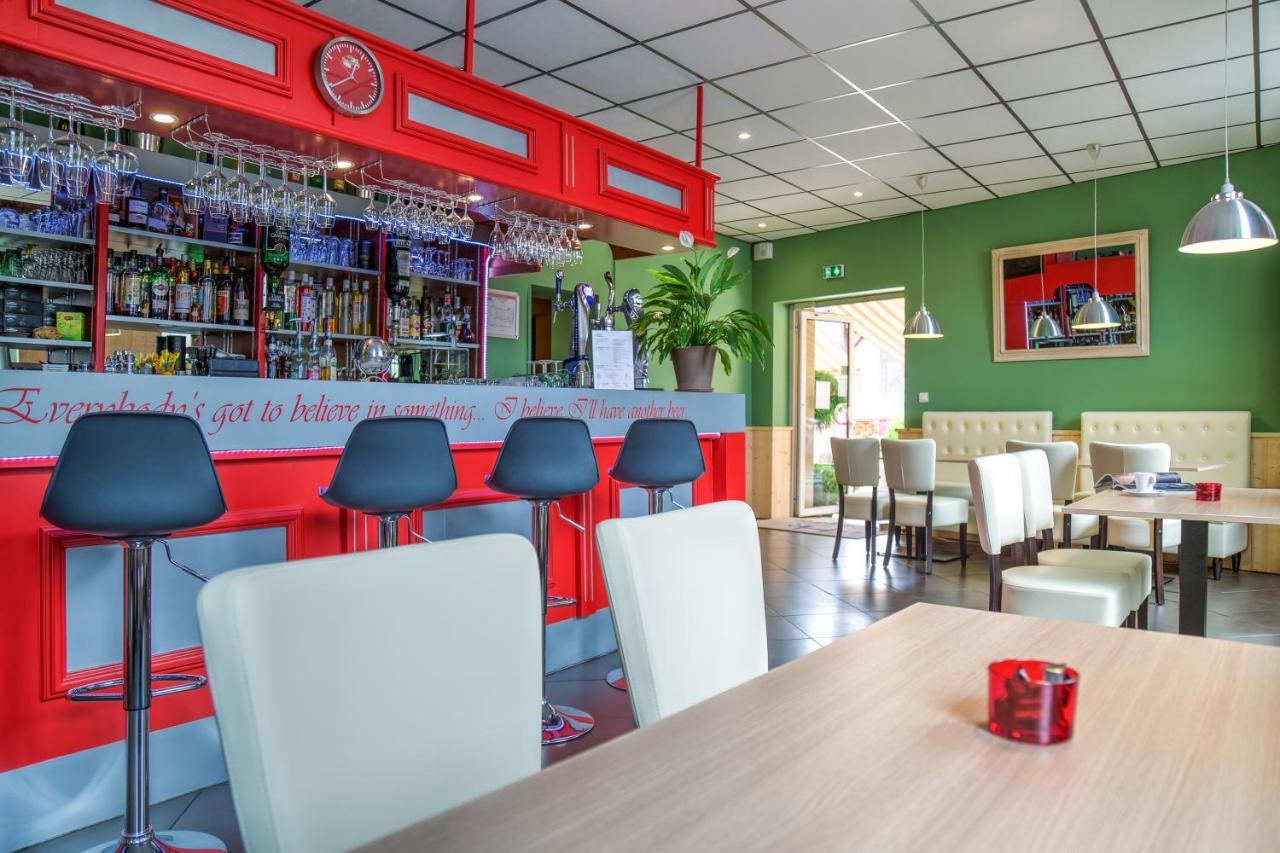 Hotel Restaurant Du Commerce Estang Exteriör bild
