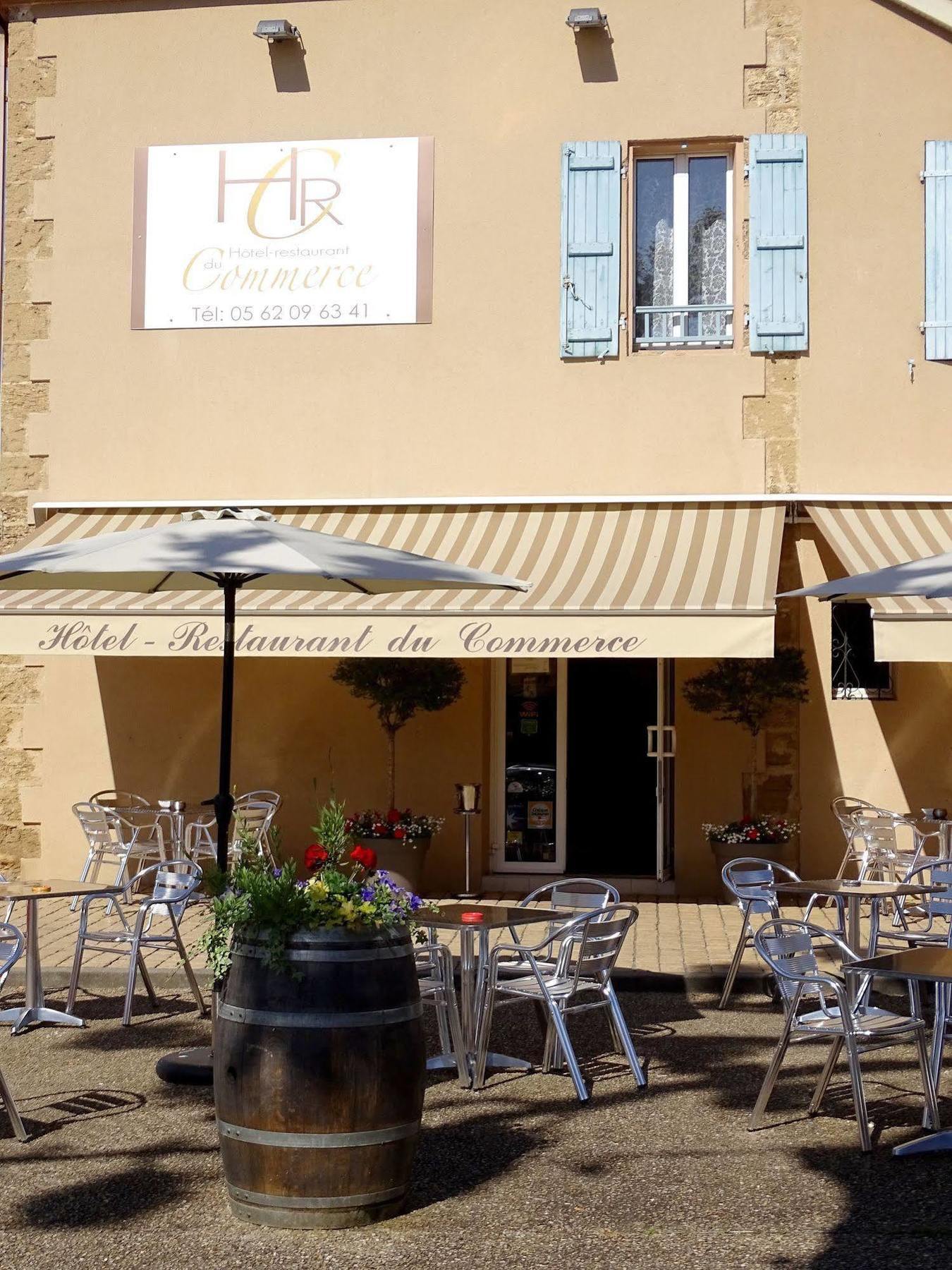 Hotel Restaurant Du Commerce Estang Exteriör bild